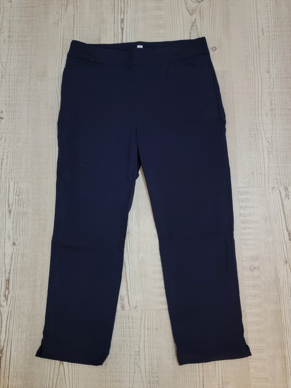 Chico's Dark Navy Pull-On Capri Pants Size 0.5/6 Corporate Chic Preppy Academic